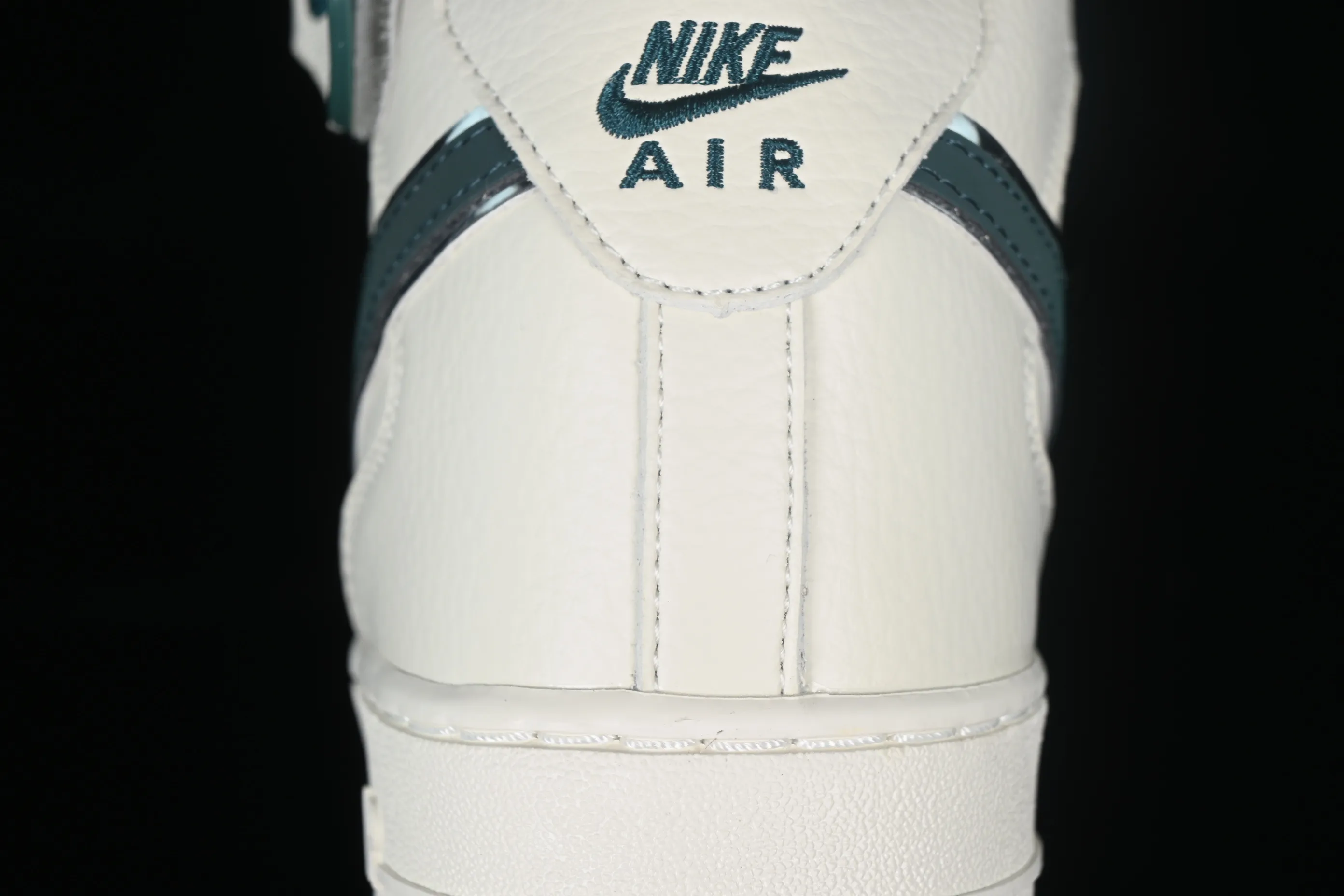 All categories Nk Air Force 1 Air Force series Nk Air Force 1 Mid Air Force mid-top Nk Air Force 1'07 Mid Beige and green two-color bottom Starry Air Force One mid-top casual sneakers XL0236-235